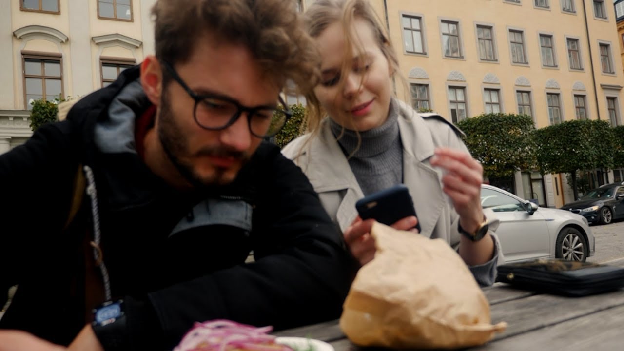 Śledźburger po kawie blisko starówki  #SZTOKHOLM  - to tak jednym słowem