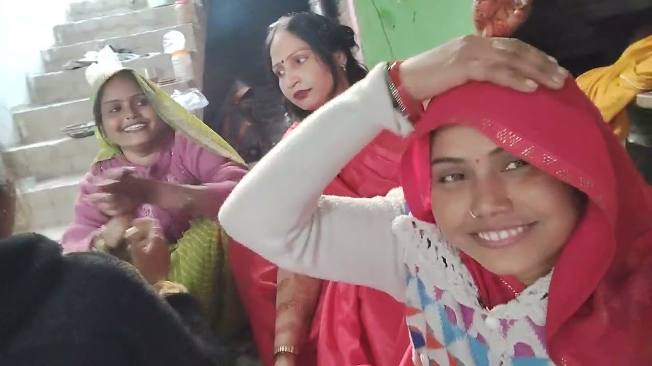  Kis baat per Monica ji itni Jor jor se Hans rahi hai