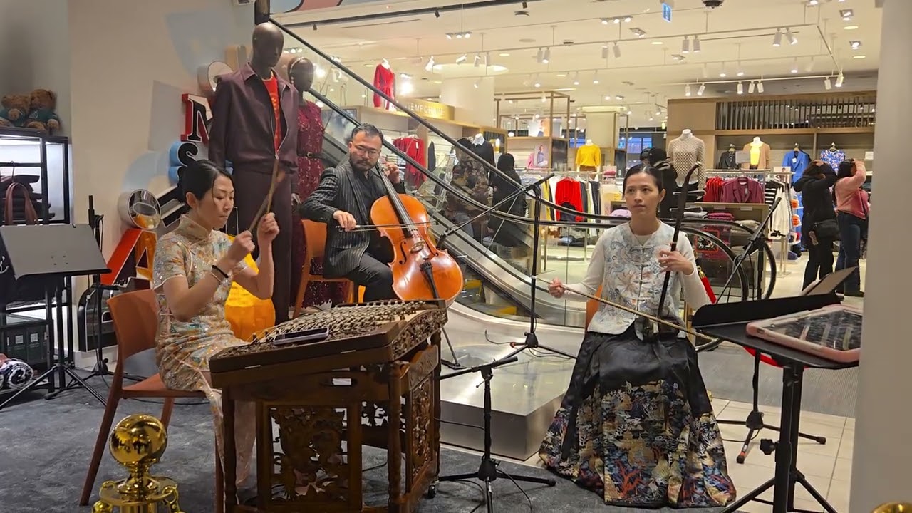 Lunar New Year live music performance at Simons Eaton Centre #cello #erhu #yangqin 