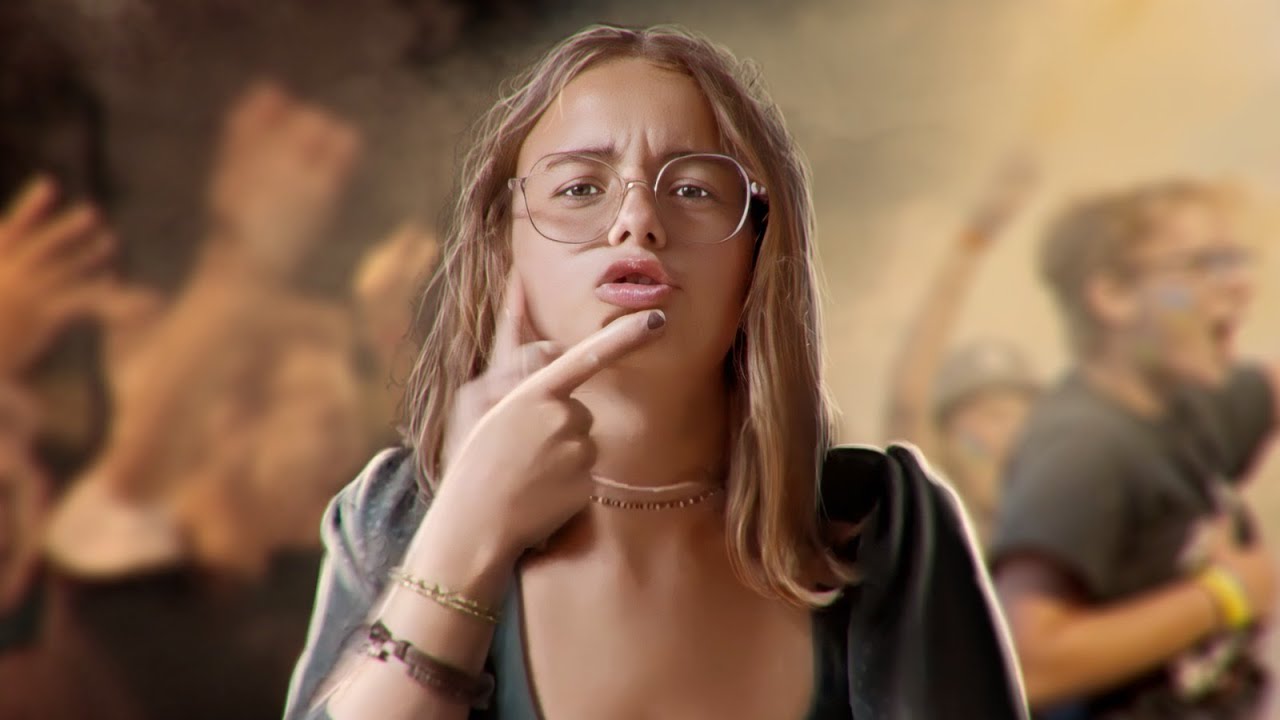 Sourde, fêtarde, et lycéenne : cette année elle passe son BAC.