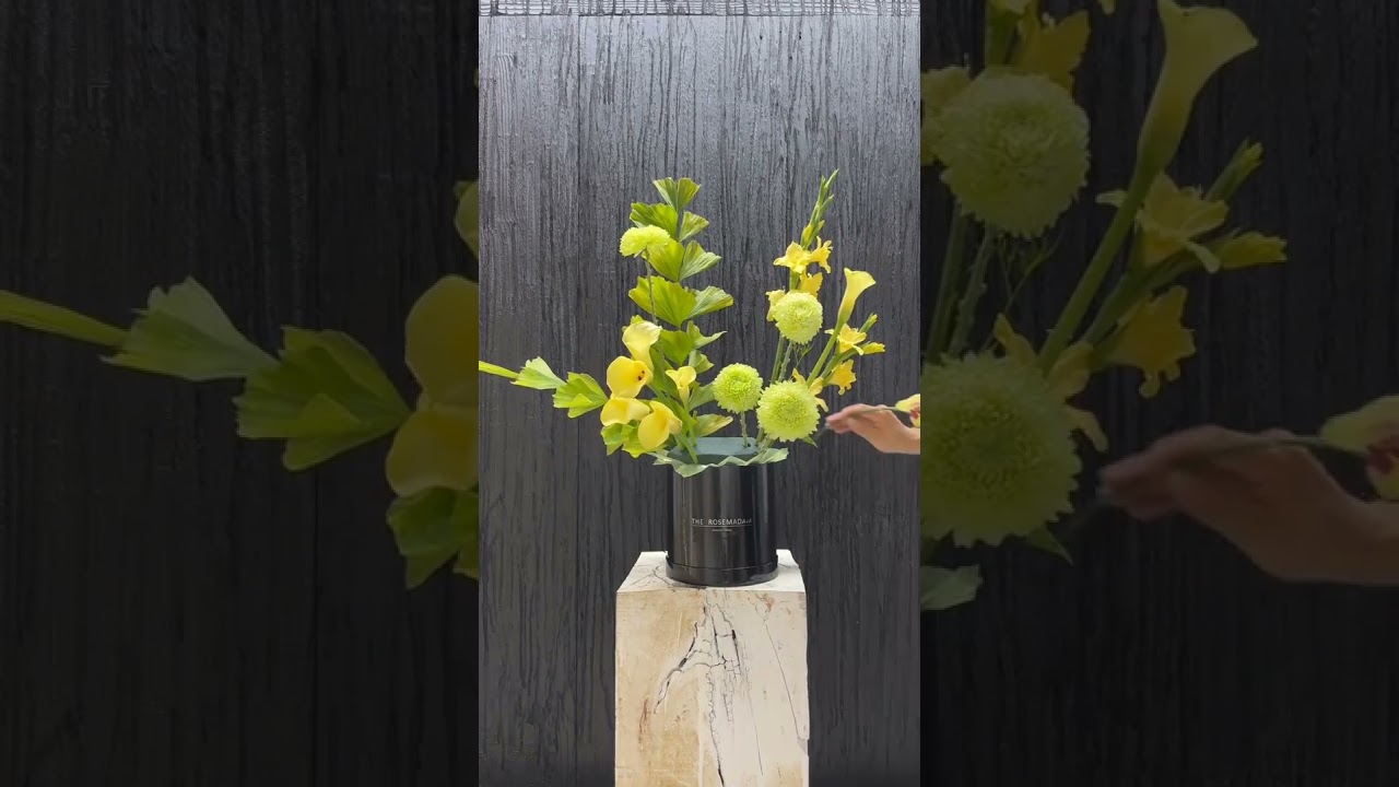 Instructions for arranging flowers in blue tones #crafts #flowers #diy