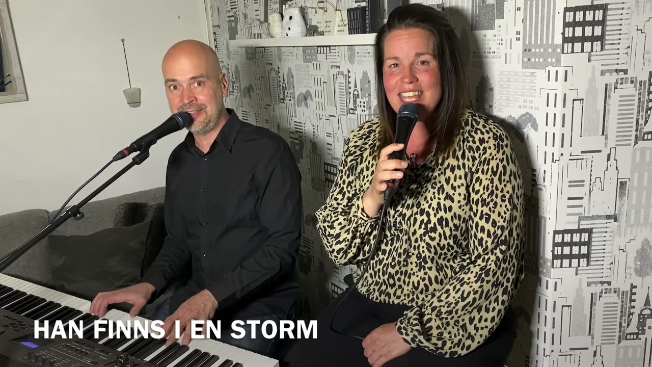 Sarah & David Åström - Han finns i en storm