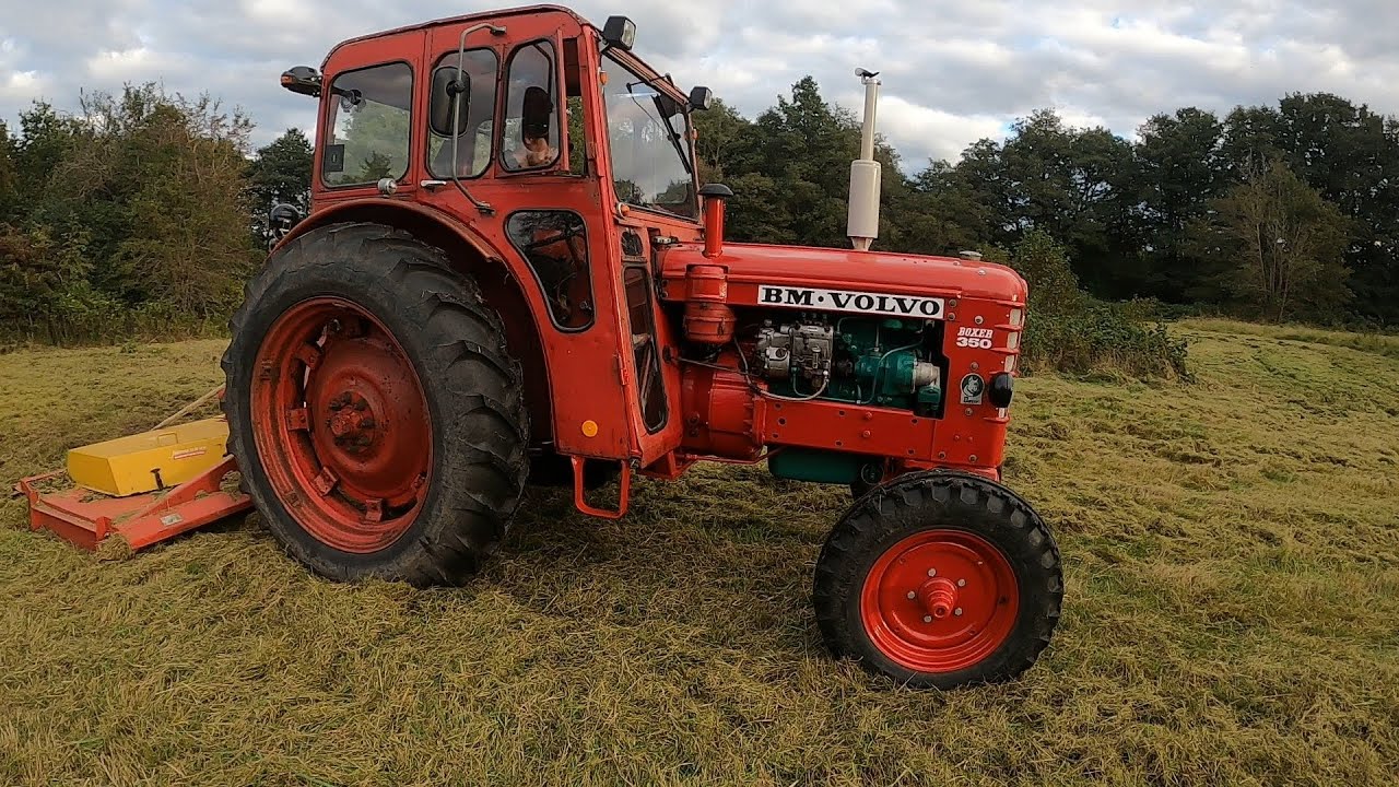 BM•VOLVO 350 Boxer  cutting grass