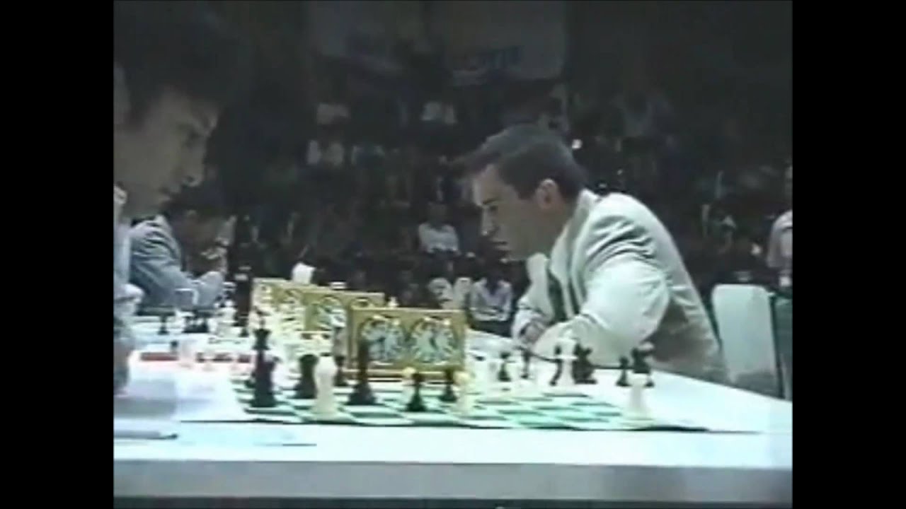 Kasparov en simultaneas en el coliseo de la UNI Lima Perú(resumen de todo el evento)