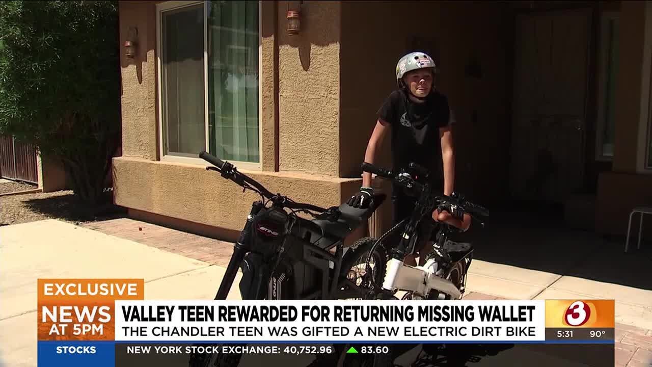 Chandler teen gets reward for returning missing wallet