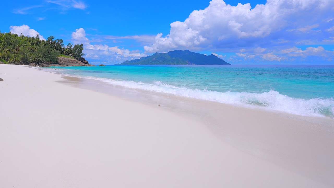 Seychelles Ocean Ambience 4K. Gentle Waves on The Luxury Beach