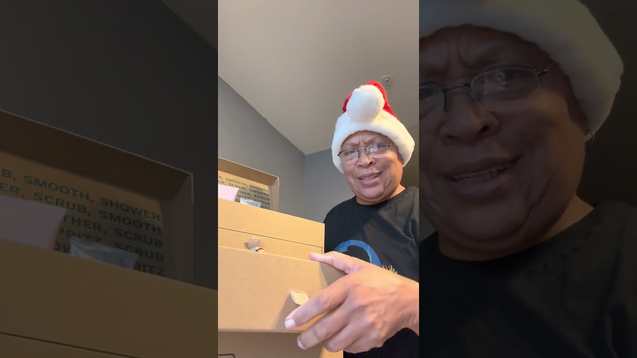 Unboxing the new kit by Body Shop at Home