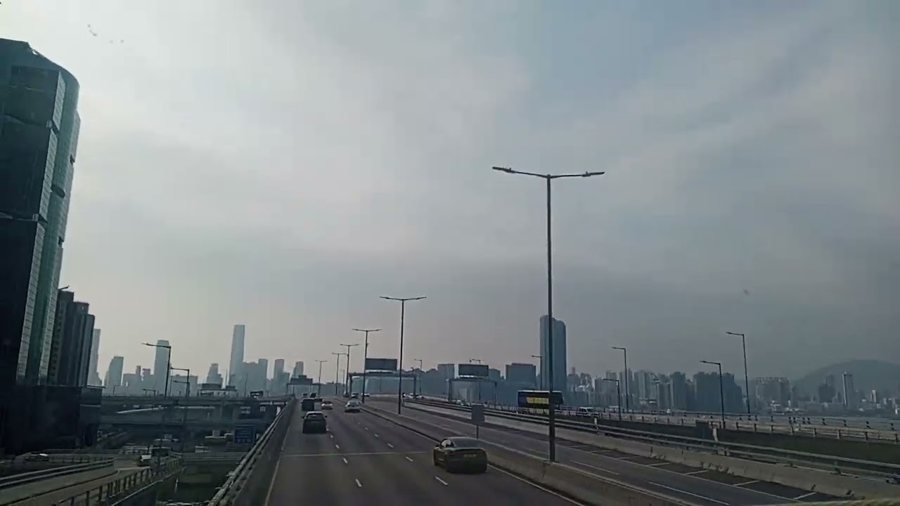 Enjoying the view of Hongkong/Bus788/SKYSCRAPERS/