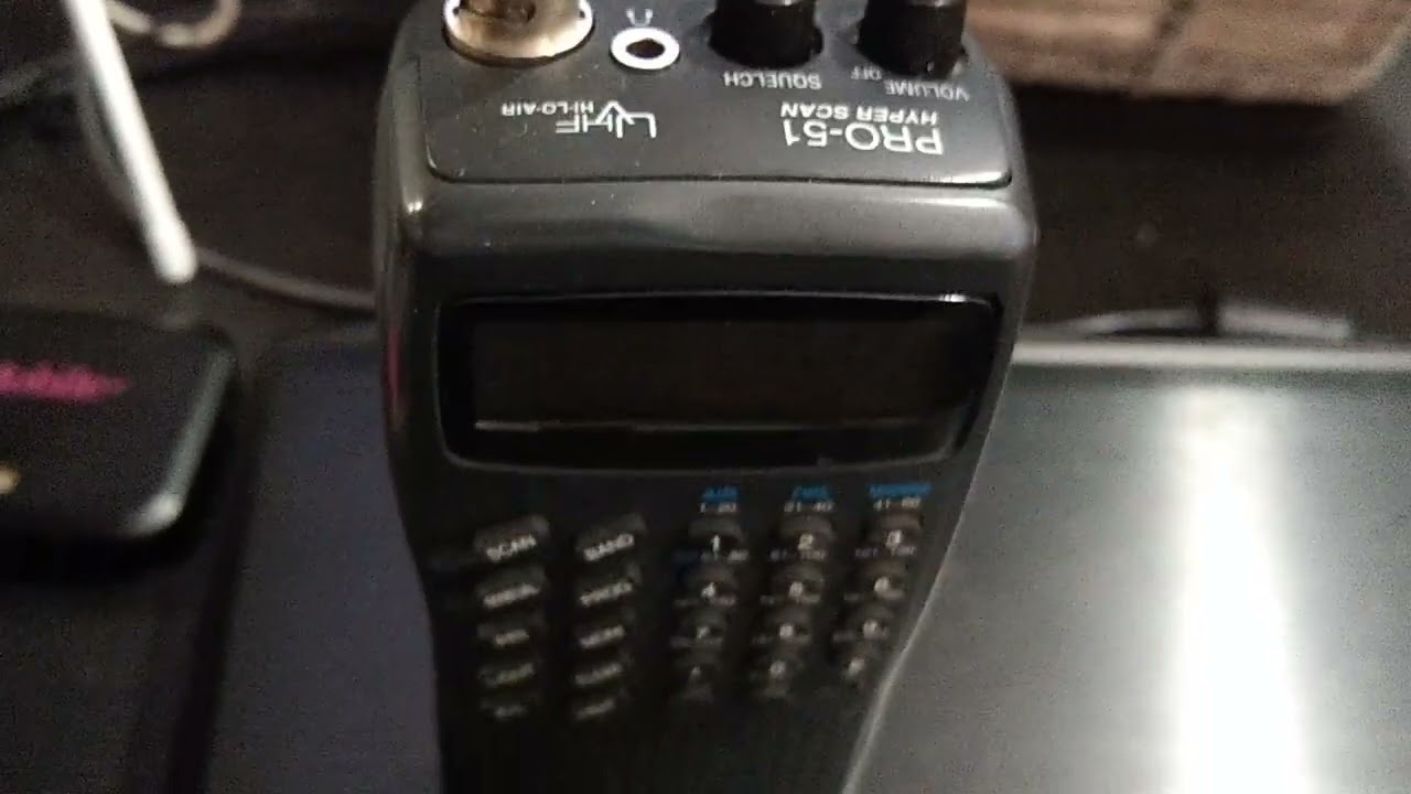 Eavesdropping on an AMPS Cell Phone Call like it's the '90s