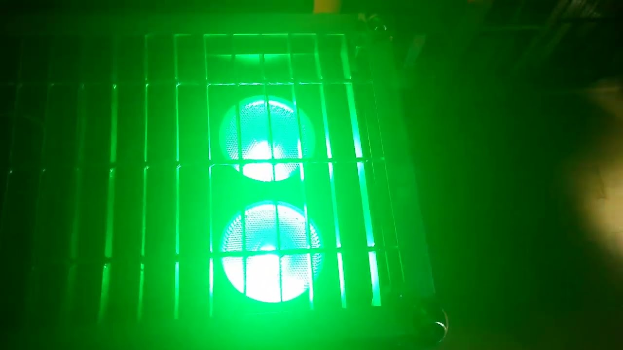 Stairville DuoBlind 200 RGB - Blinder mit vollem Farbspektrum im Test