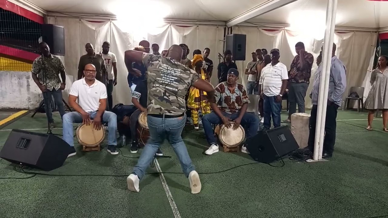 Léwoz a Kannida, tanbou sonné:Man Cécé chantèz,Enmrick Laguerre mawkè,Fabrice Troupé dansé.GWO KA!