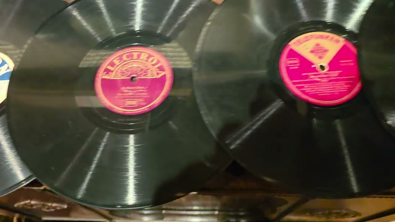 BARREL-HOUSE MUSIC ... MILDRED BAILEY AND HER OXFORD GREYS