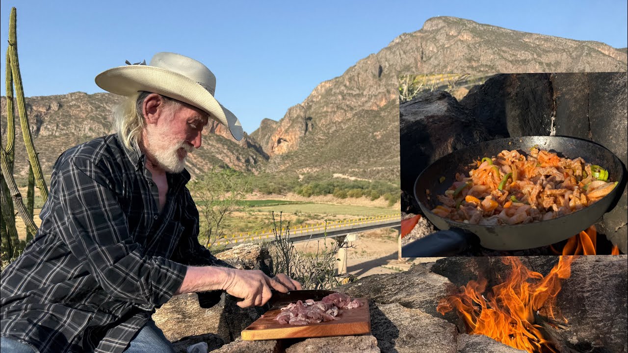 El Pinto prepara bistec ranchero de fondo de paisaje el r&iacute;o seco el puente de San Pedro de la Cueva
