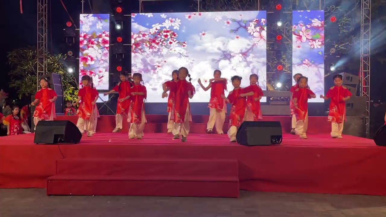 Nhà Thiếu Nhi Huế: Tết đến xuân về (nhảy hiện đại)