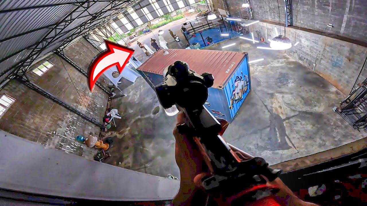 ATIREI NOS LADR&Otilde;ES DO CONTEINER COM AIRSOFT ESCONDIDO