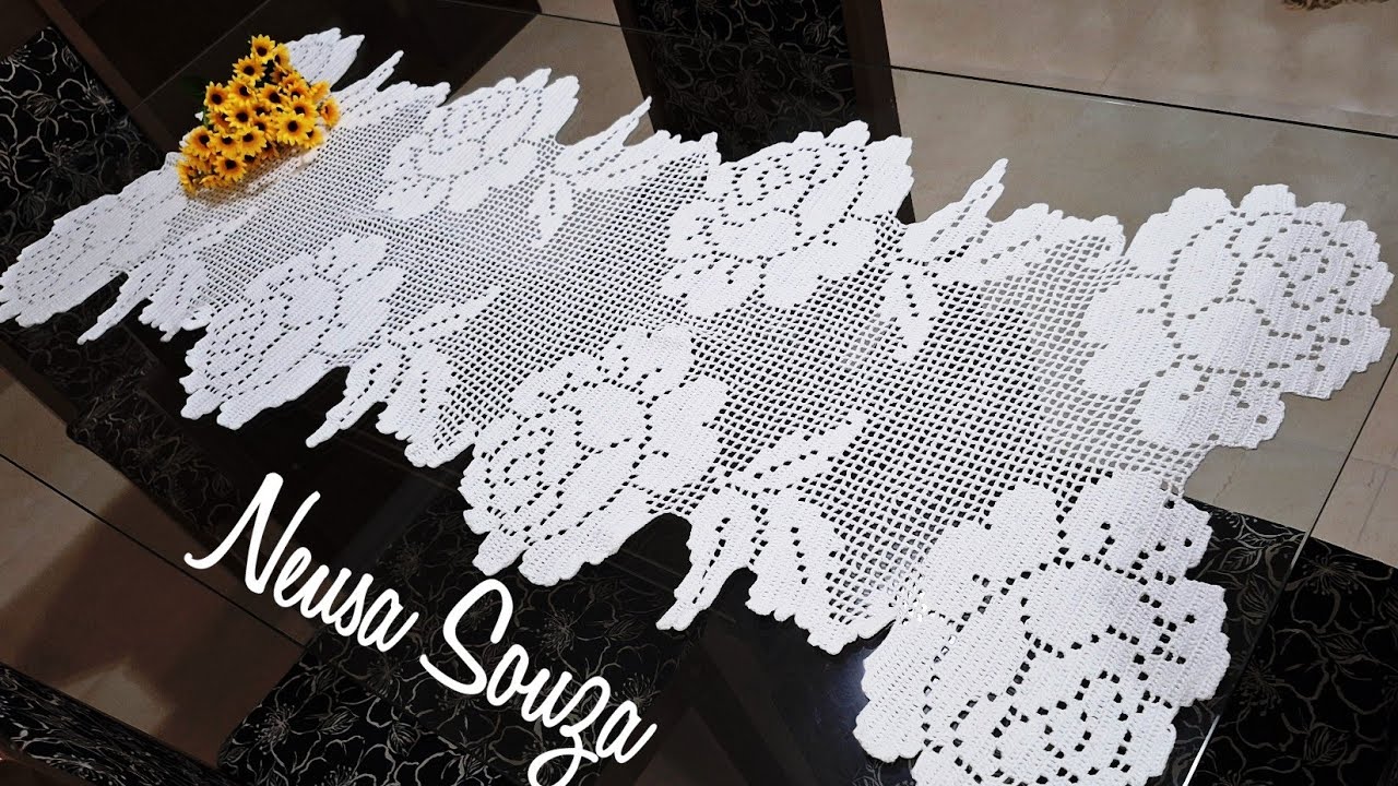 Caminho De Mesa 8 Rosas Modelo 2- Vídeo 2/7