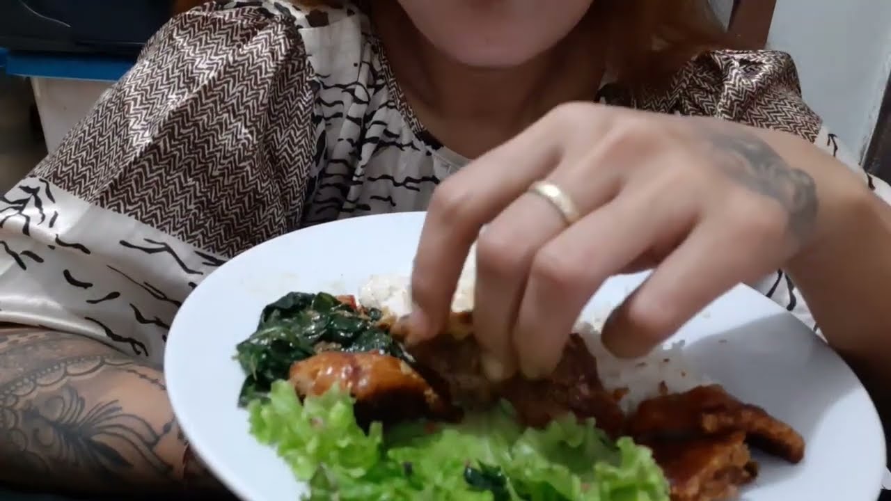 mukbang babi samsam kriuk,mantap 