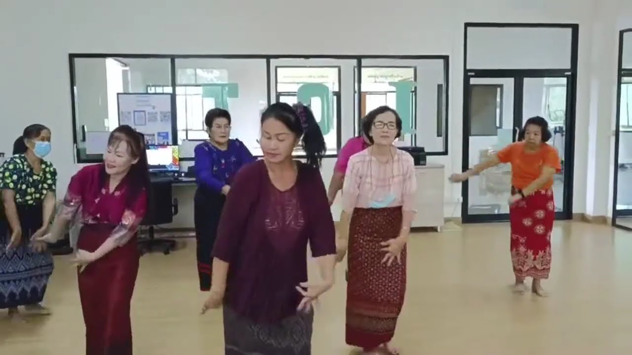 ซ้อมการแสดง รำวงผู้สูงอายุ ชมรมบ้านเติมสุข ตำบลร่วมจิต