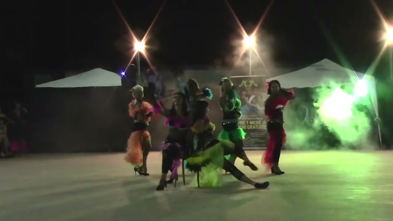 Belly Burlesque by Aisha Bellydance Italy #burlesque_dancer#bellydance #lucca #aishabellydance  
