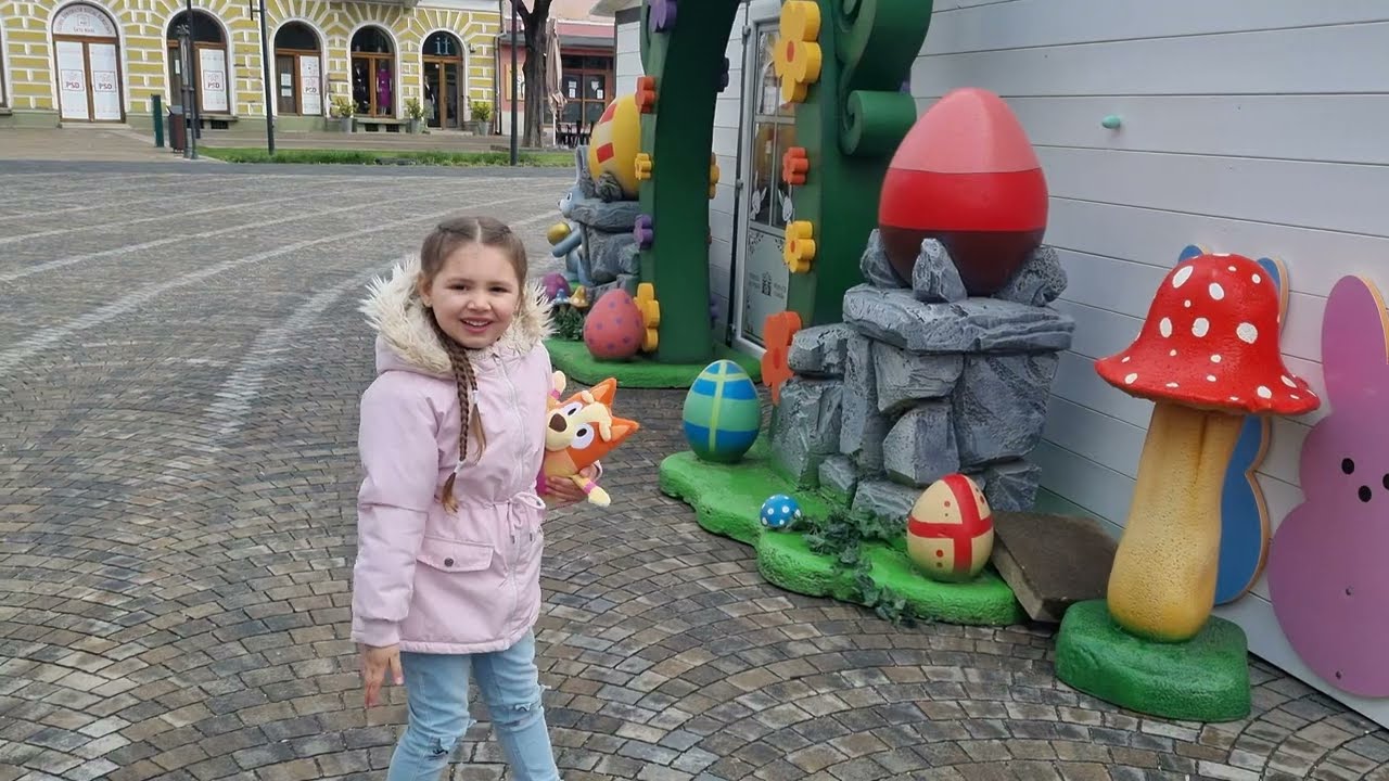 Maya Discovers Magical Easter Decorations in the City! 🐰🥚🌸