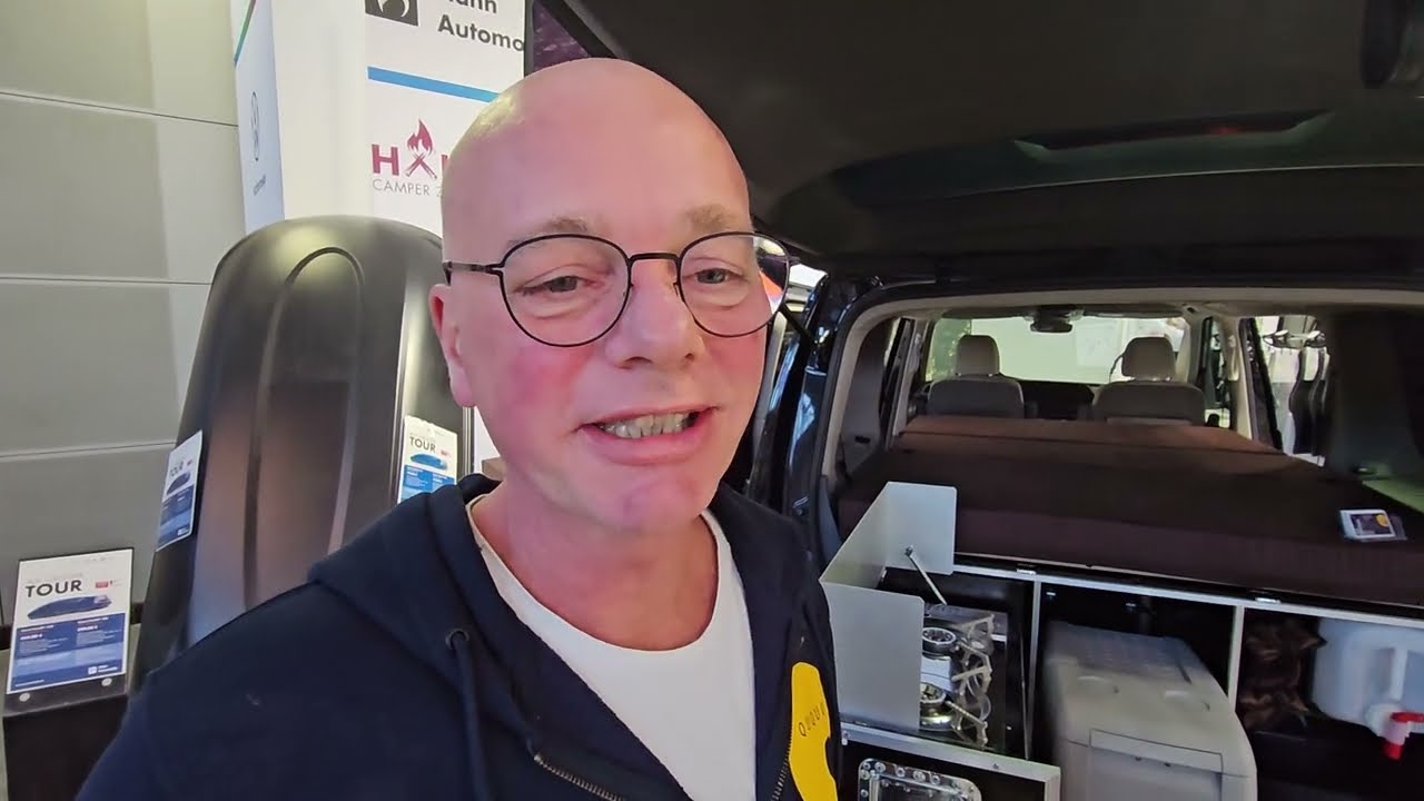 A camping box can turn a car into a camper! QUQUQ system.