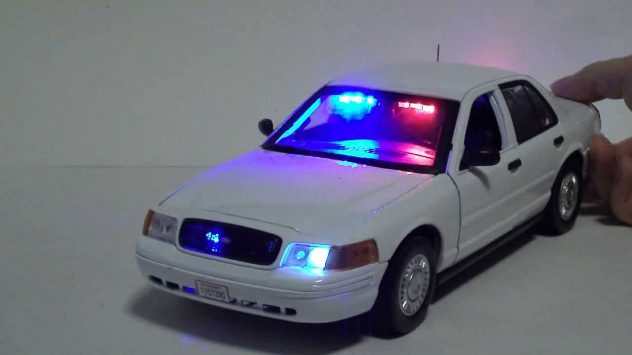 1/18 フォードクラウンビクトリア/カリフォルニア州警察ステルスポリスカー LED+サイレン