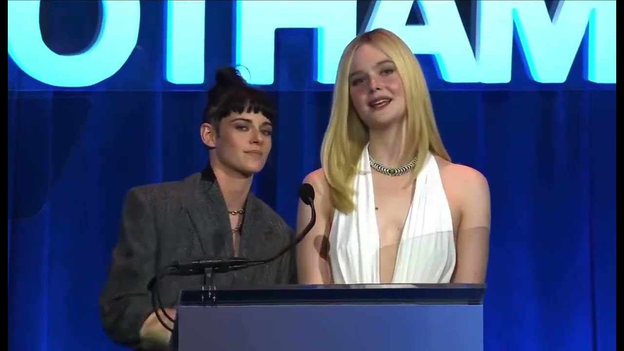 #KristenStewart jokes with Elle Fanning while they present at the #GothamAwards.
