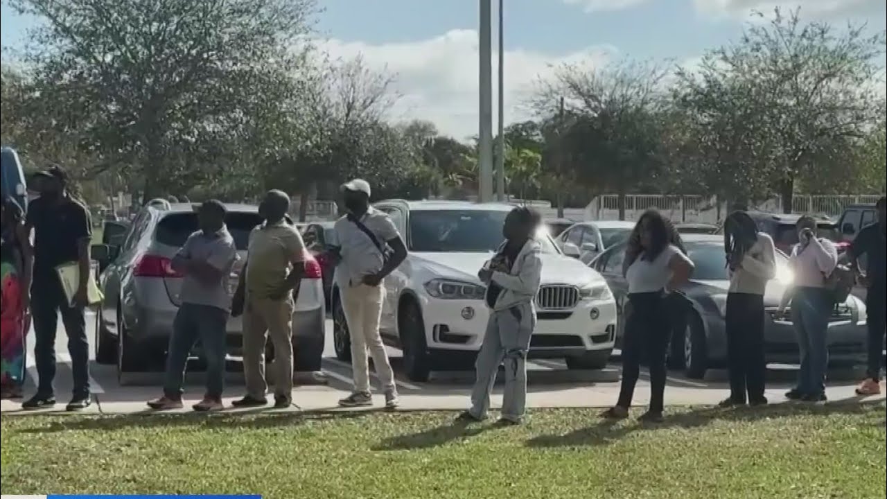 Hundreds of Haitian TPS holders line up in North Miami for driver’s license help after judge’s order