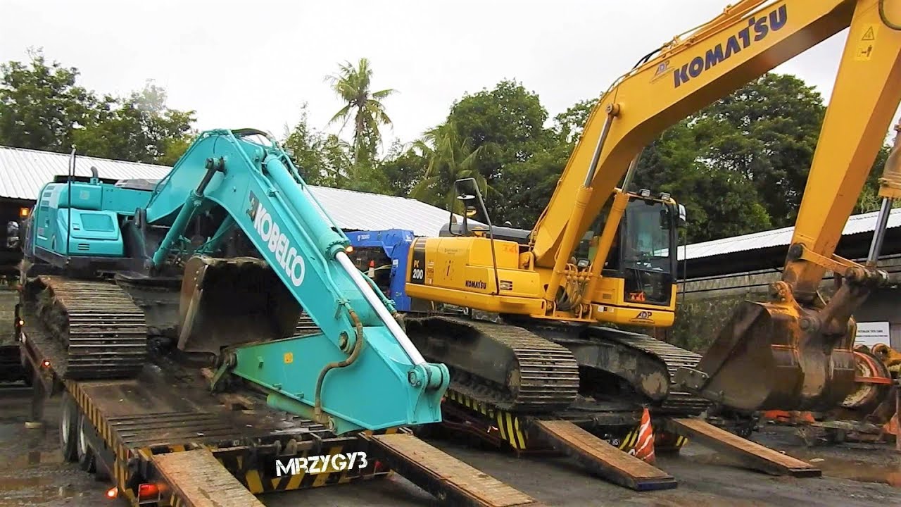 Kobelco SK200-10 Komatsu PC200-8 Excavator Transport By Self Loader Truck