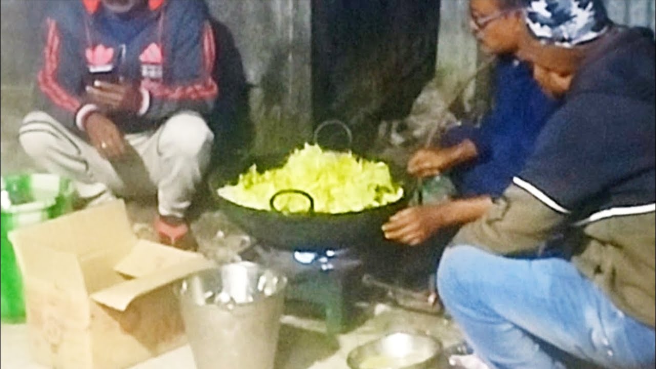 আজকে আমাদের পিকনিক হচ্ছে সঙ্গে নাচ গান