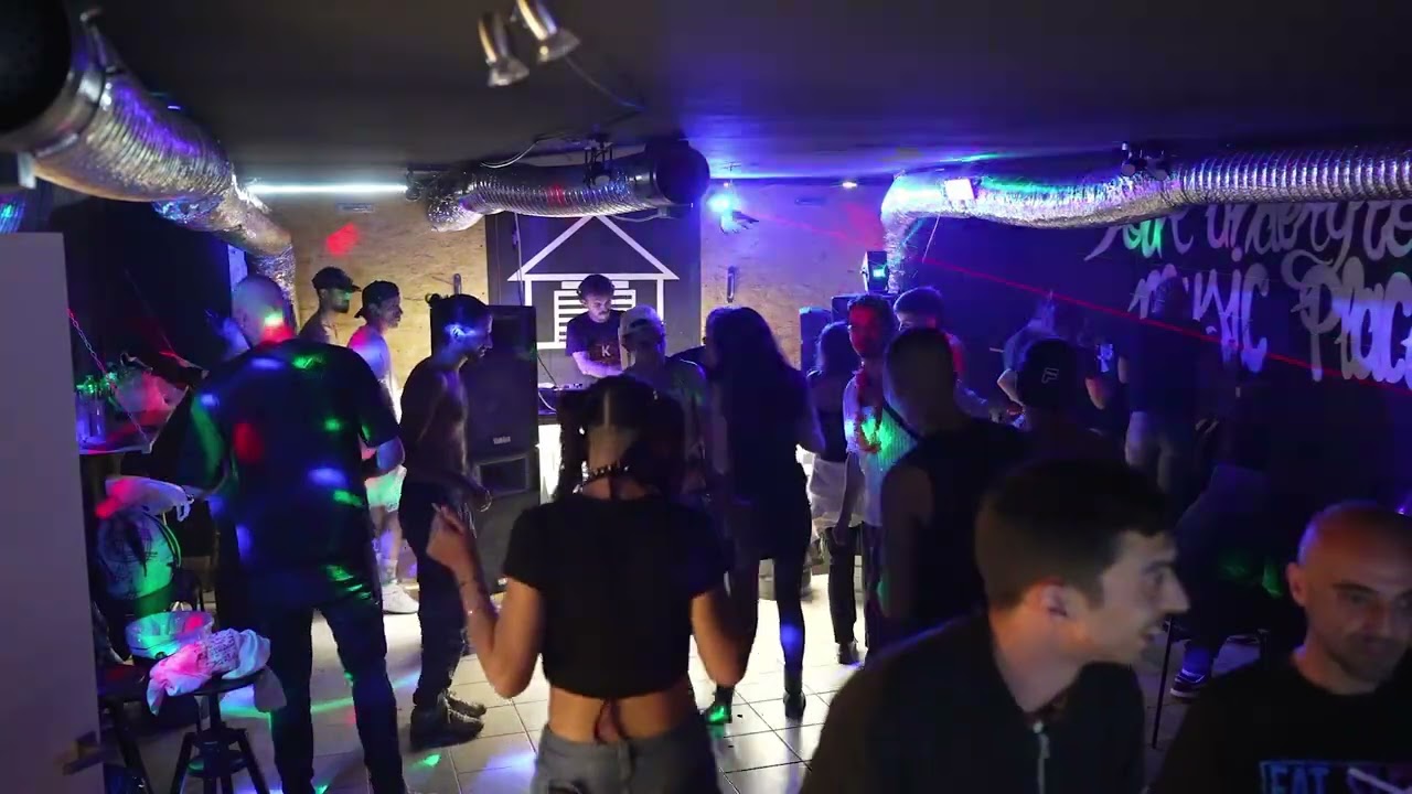 CARLOS MARTIN| WAREHOUSE NYE | [HARDGROOVE]