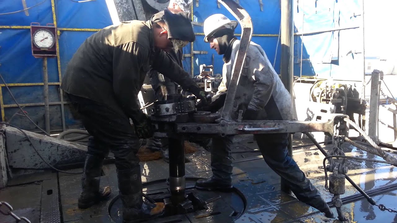 Kelly Connection on Drilling Rig