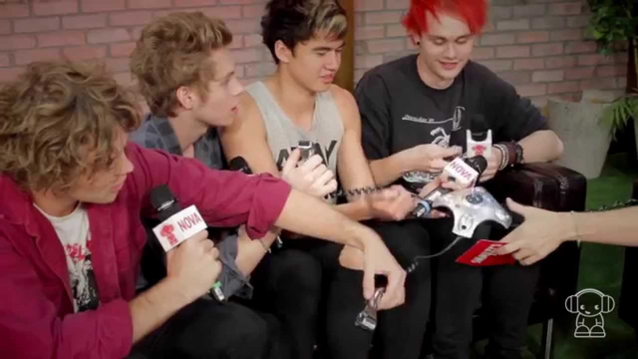 Smallzy plays 'Buzzers of Death' with 5SOS