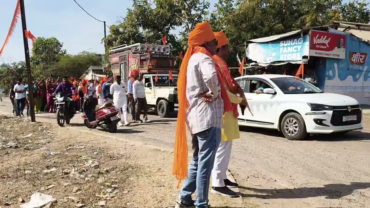 Hamare gaon gothda mein Kalash Yatra nikaali gai hai dungri wale Balaji Kisi bhai ko video 