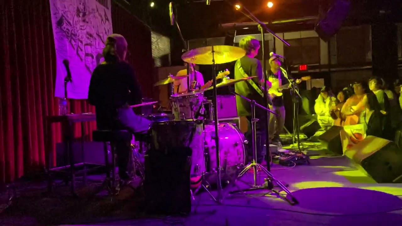 Chinese Football: The Last Emo Boy on Earth [地球上最后一个EMO男孩] (live at Club Dada, Dallas, TX)