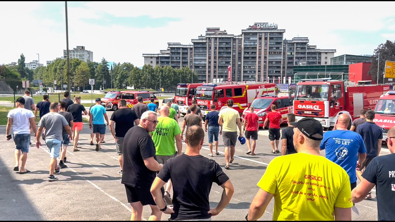 Na Kras se je danes odpeljalo 39 velenjskih gasilcev