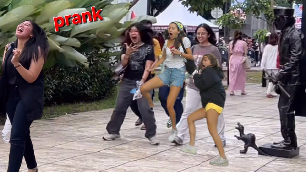 Prank , funny reaction, statue prank at the jakarta of Indonesia ,patung prank lucu riaksi 