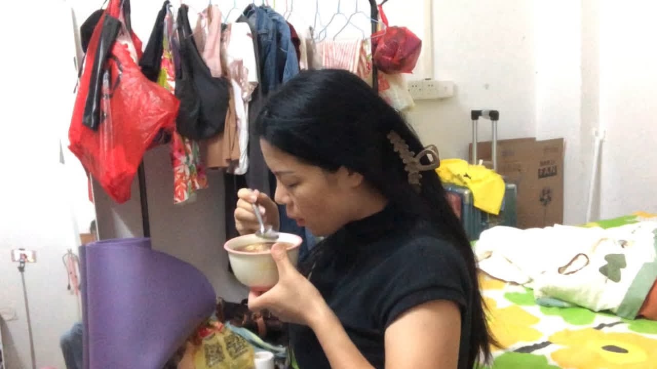 一个人的生活很简单，随意赖床，饿了再吃东西，买半只乌鸡煲个汤 #记录出租房生活 #vlog日常 #vlog十亿流量扶持计划 #独居日记#单身