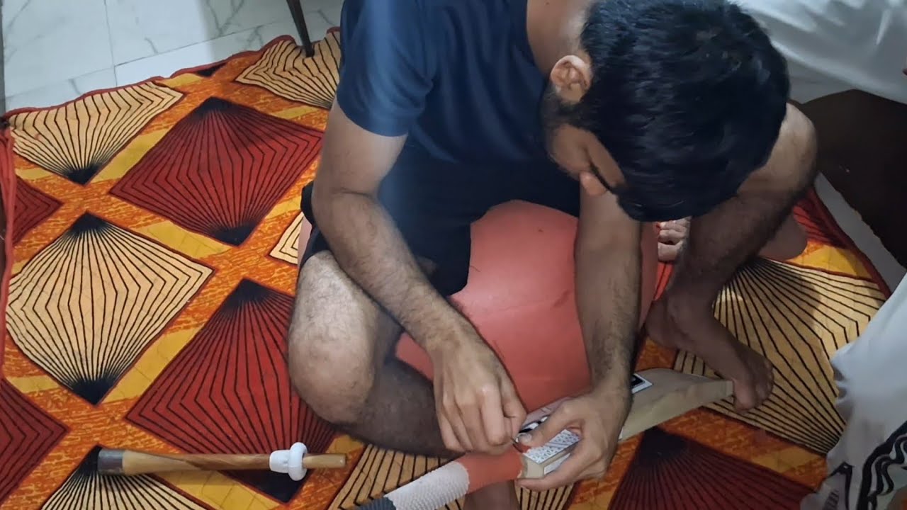 KUNNU KE BAT PAR LAGAI DO GRIP