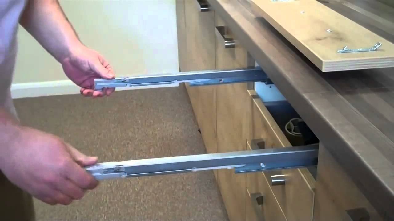 Come sganciare il frontale / come sganciare il cassetto [How to remove a kitchen drawer]
