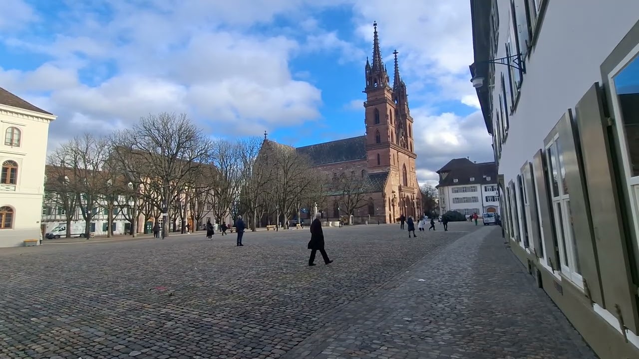 Schweigeminute,Trauertag Gedenken an die Opfer von Crans-Montana. Kirchenglocken  Basler M&uuml;nster