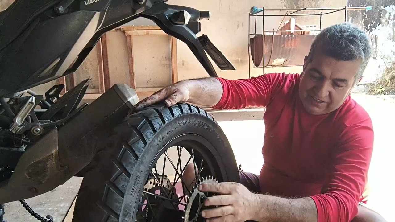 Troquei o pneu traseiro Anakee Street pelo mesmo pneu, melhor custo benefício pra Versys X 300.