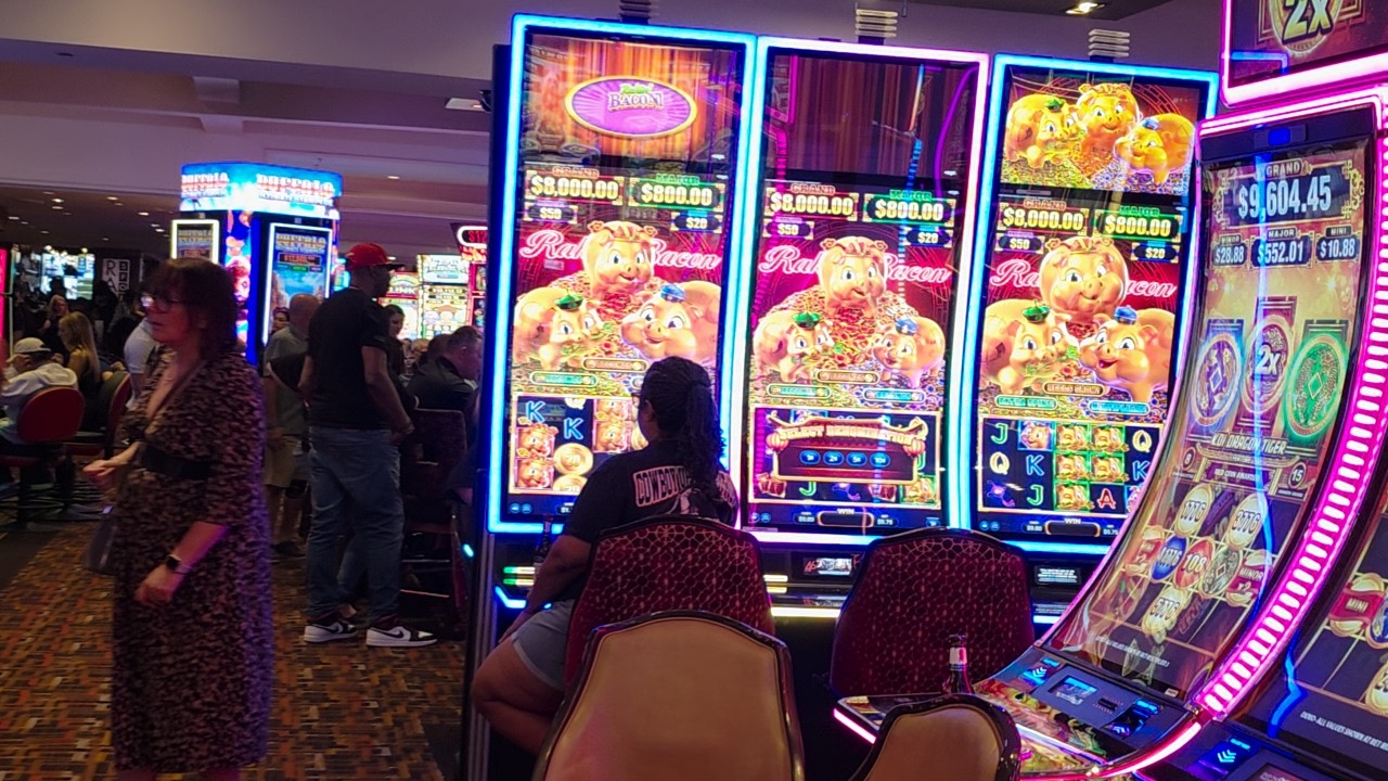 TOUR THE GOLDEN NUGGET ON A FRIDAY NIGHT