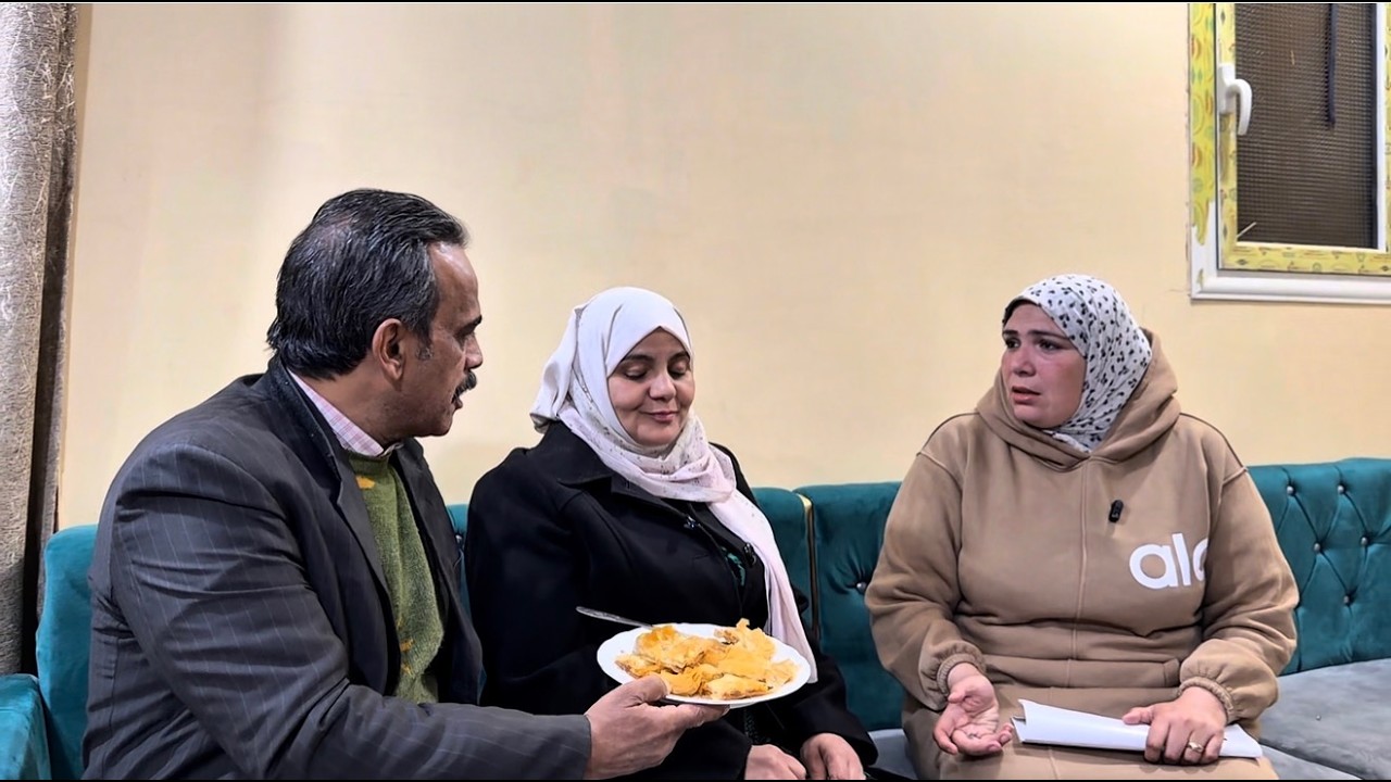 عملت نفسها تعبانه ومحتاجه مساعده من اختها فرا متها بره