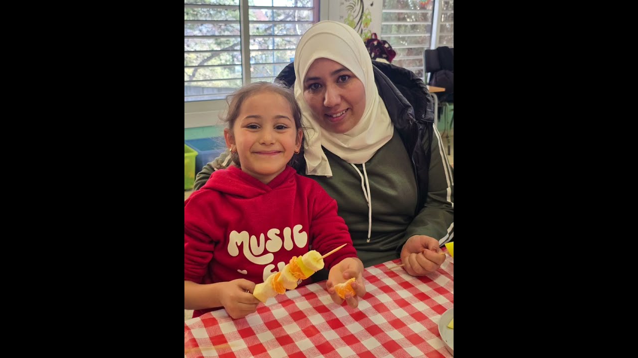 BROQUETA DE FRUITA AMB FAMÍLIES