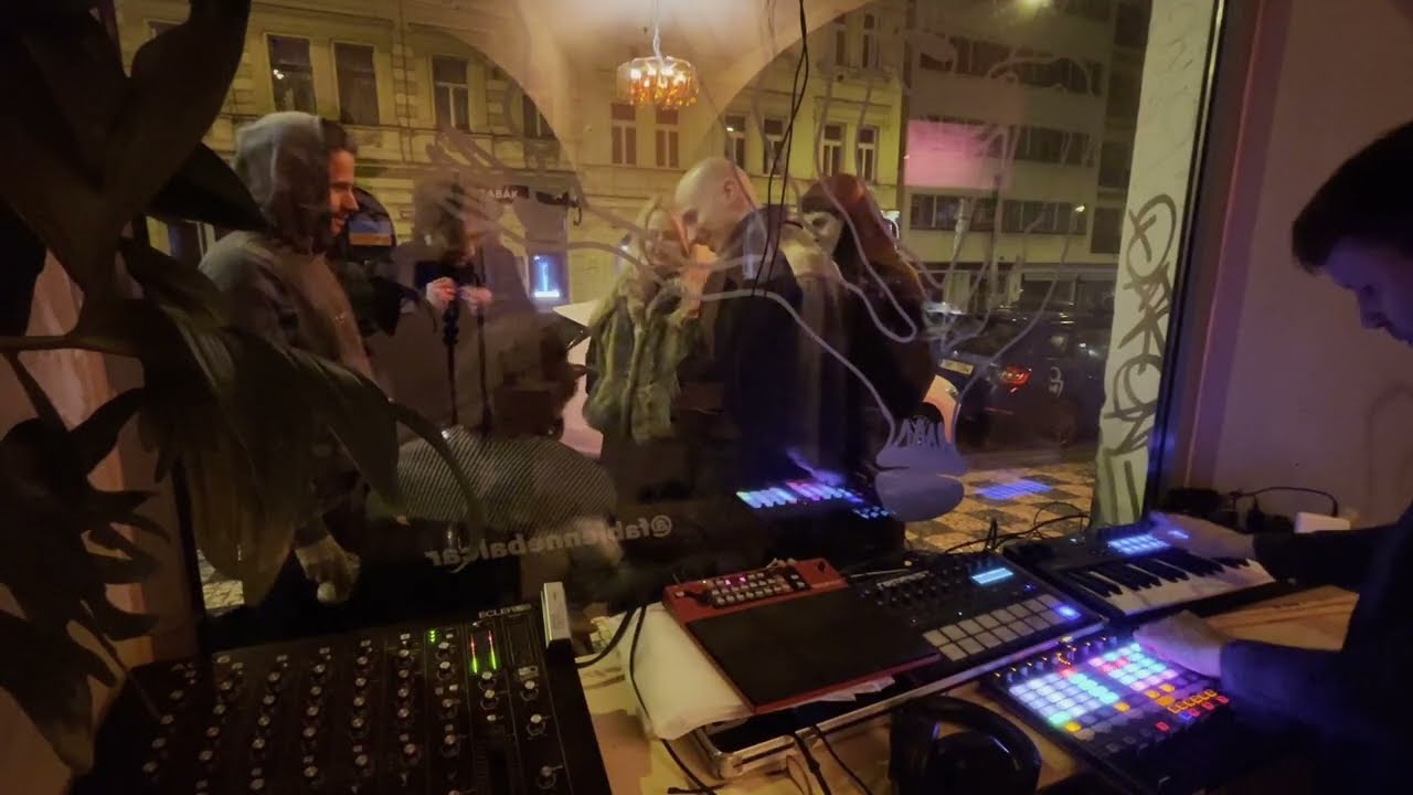 Live looping and mixing, DSI tempest, APC 40
