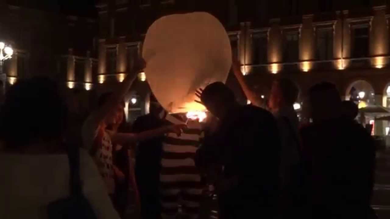 Lacher de ballon sur la place du Capitole