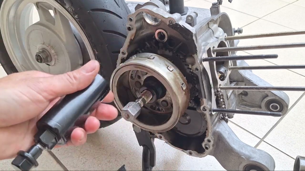 Como sacar o magneto da Suzuki Burgman 125i #scooter