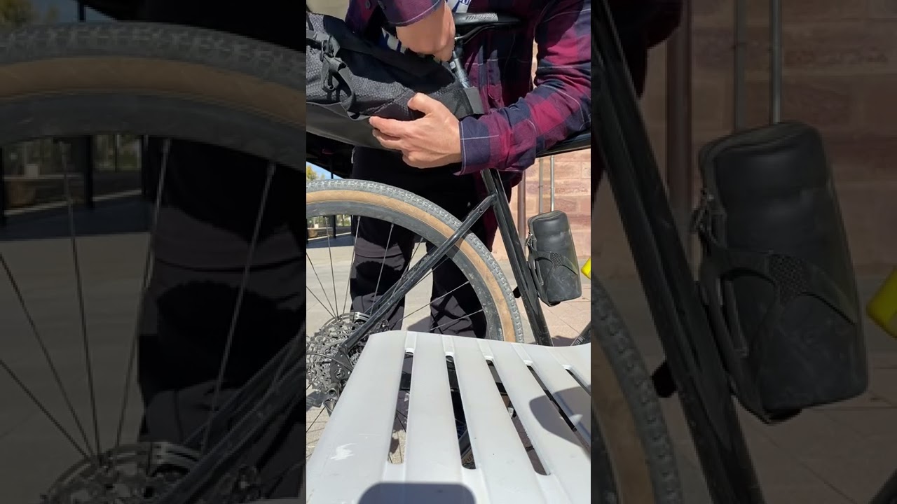 Instalar bolsa de bikepacking Columbus en bicicleta gravel Megamo Jakar.
