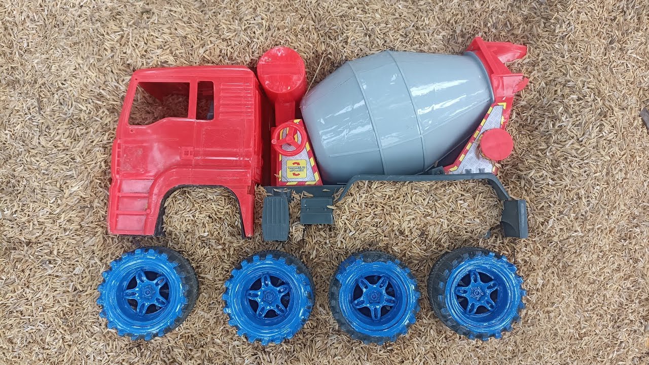 Mencari dan merakit mainan mobil-mobilan truk molen besar, excavator pemecah batu,pesawat terbang 